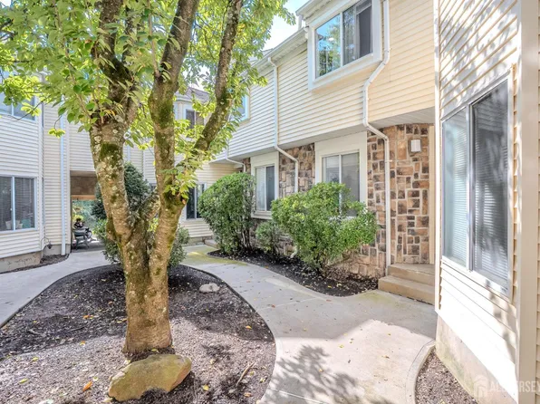 1088 Schmidt Ln, North Brunswick, NJ 08902