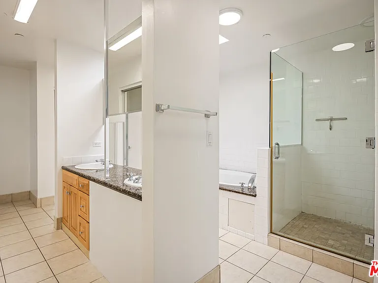 823 N Martel Ave #2 — Photo 18