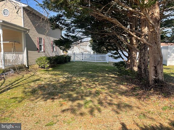 5th image of 411 Stafford Ave