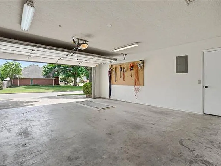 3006 NE Heritage Dr — Photo 28