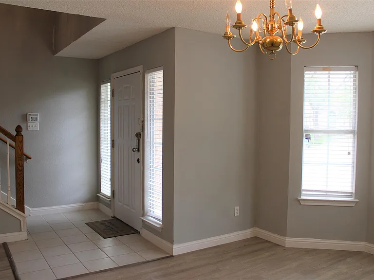 16205 Glorious Ln — Photo 3