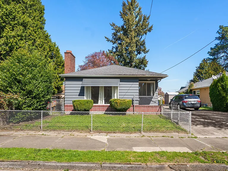1731 NE Liberty St — Photo 1