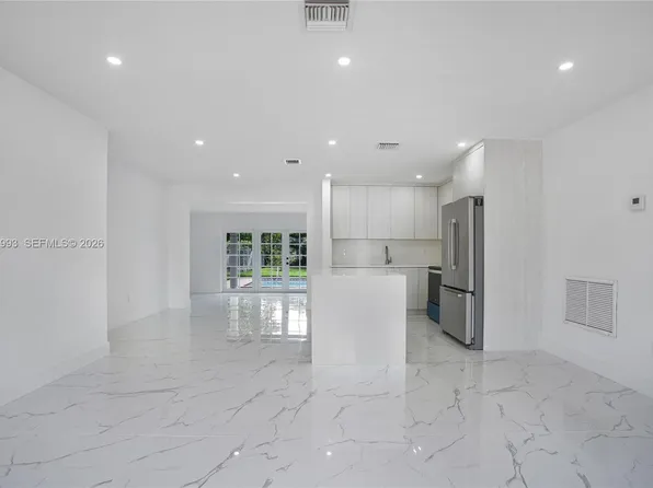 630 W 72nd Pl, Miami Lakes, FL 33014