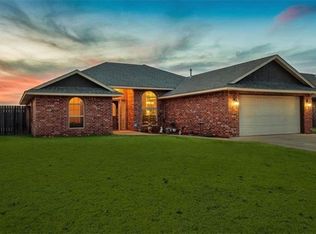 105 Peggy Dr, Elk City, OK 73644