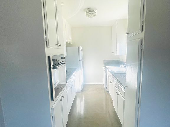 2nd image of 4534 Los Feliz Blvd APT 101