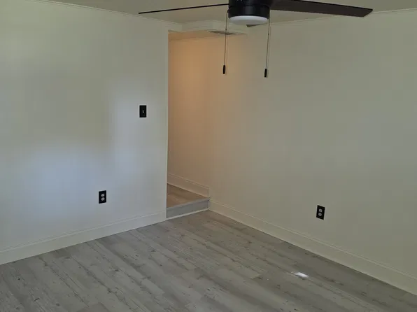 49 Valley St, Columbia, NJ 07832