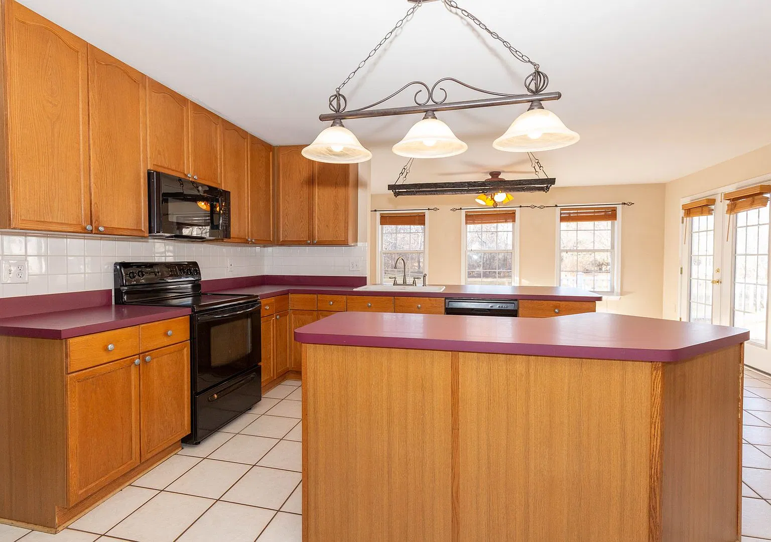 4 bed, 2.5 bath Single Family Home in Charles Town's Locust Hill Community — Photo 4