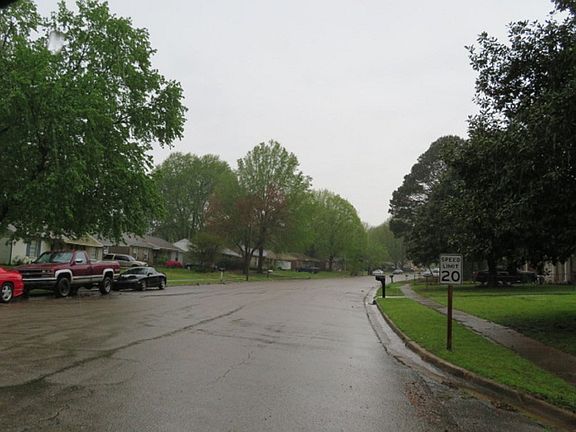 4th image of 3010 Briarwood Dr