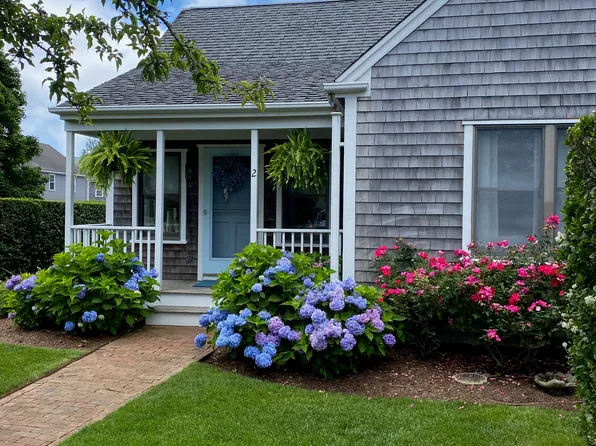 2 Goldfinch Dr, Nantucket, MA 02554