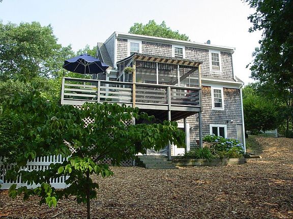 Fenced Rear Yard