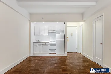 Rented by Barkoff Residential 