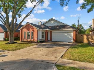 617 Prairie Ln, Angleton, TX 77515