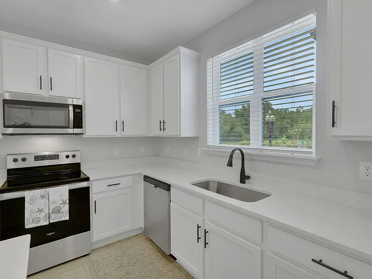 1096 Farwell St — Photo 11