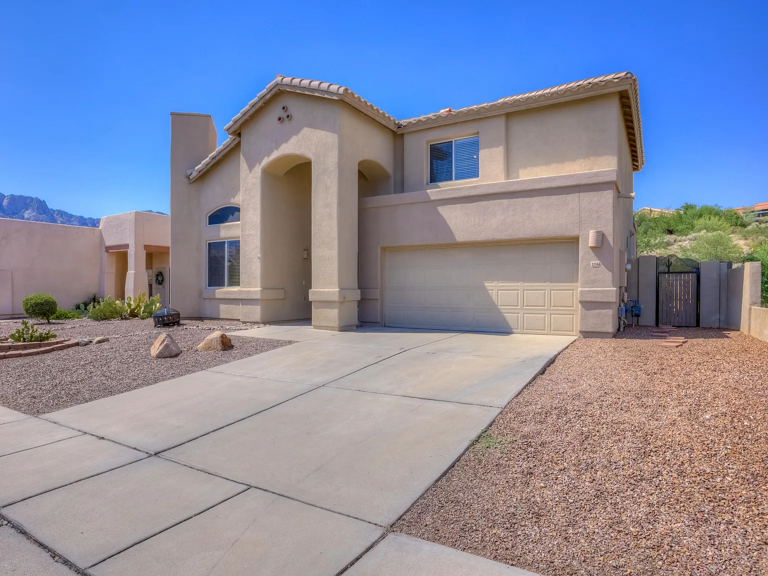 4 bed, 2204 sqft, $3,150 — Photo 2