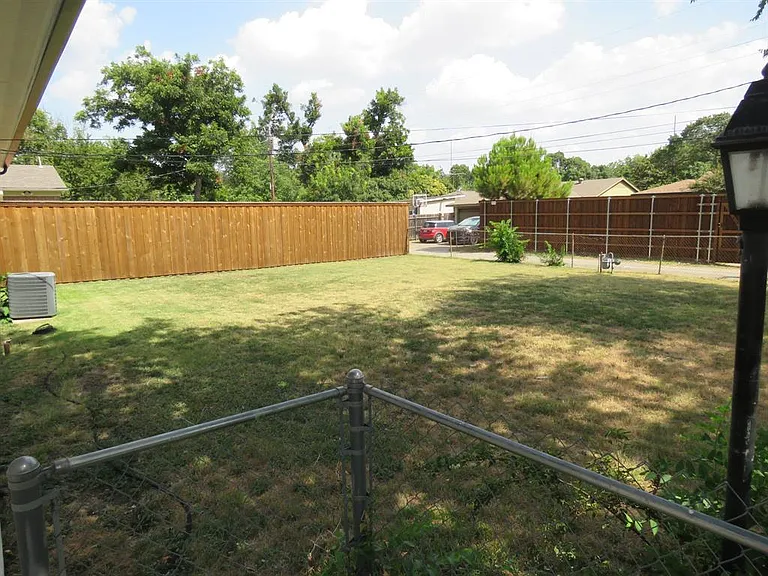 413 Marilu St — Photo 8