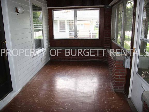 4th image of 410 Evergreen St