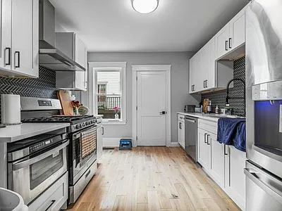 5 Dickson St #1A