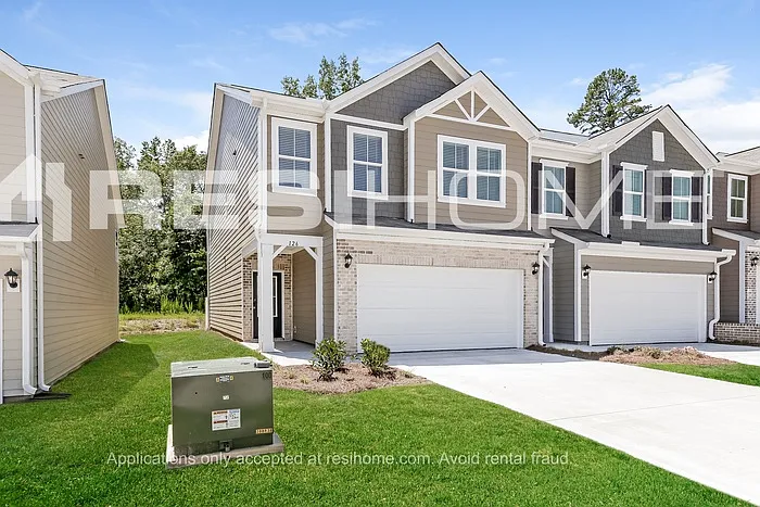 4 bed, 2.5 bath, 1854 sqft, $1,945 — Photo 3