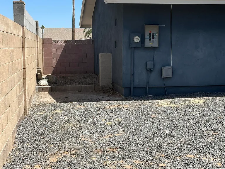 2261 E Evergreen St — Photo 8