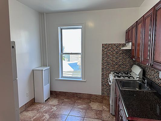 1st image of 2568 37th St #10