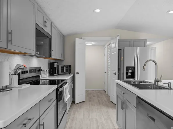 483 Wright, Bandera, TX 78003