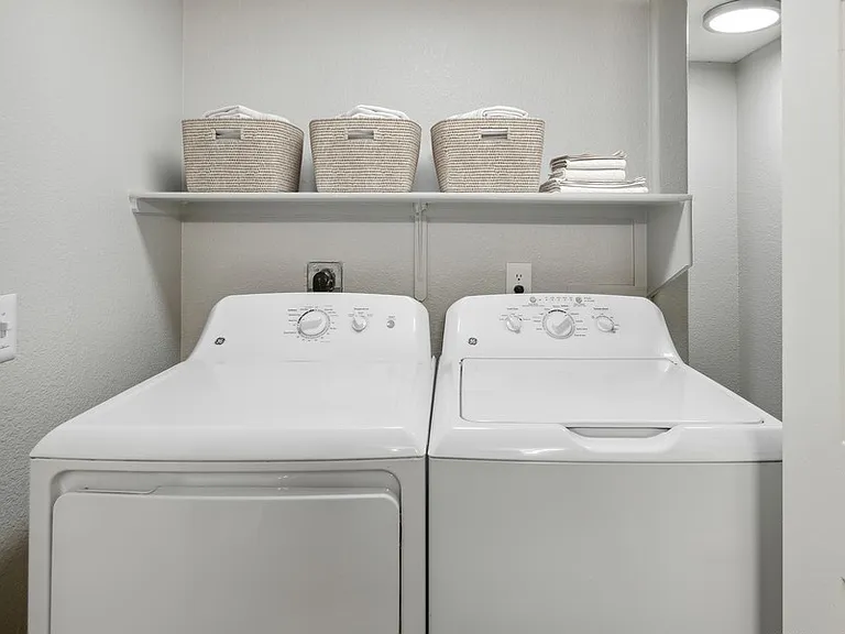 Ridgeline Apartment Homes — Photo 17