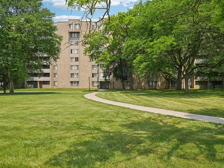 The Heights of Southfield Apartments — Photo 53