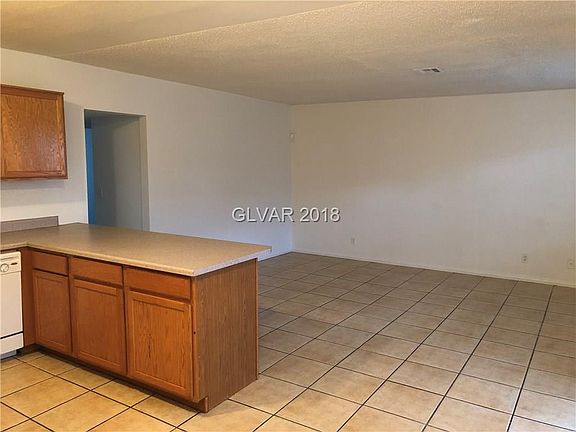4th image of 394 N 14th St APT 2