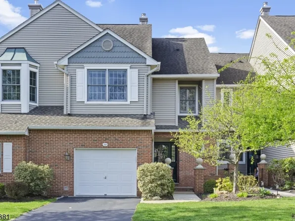 78 Kent Dr, Roseland, NJ 07068