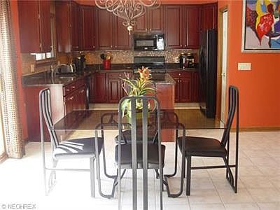 3rd image of 7915 Glengate Dr #51
