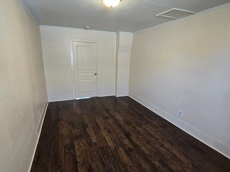 114 N Touchet St — Photo 17