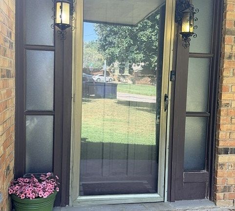 2nd image of 906 Zahara St