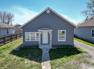 1316 W Cherry St, Herrin, IL 62948