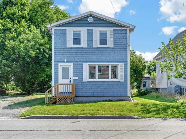 37 Pierce St, North Sydney, NS B2A 1M7