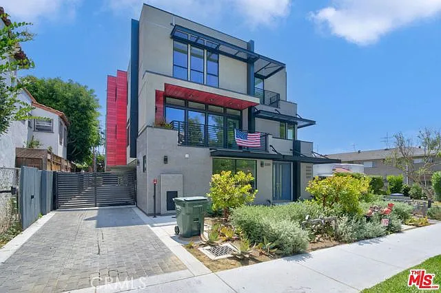 1204 N Orange Grove Ave — Photo 35