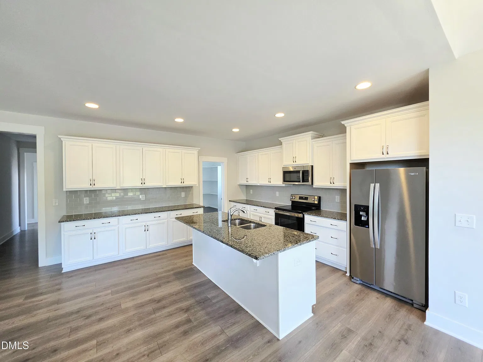 4 bed, 3.5 bath, 2951 sqft, $3,095 — Photo 4