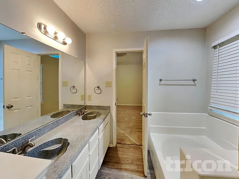 2851 Linden Ln — Photo 10