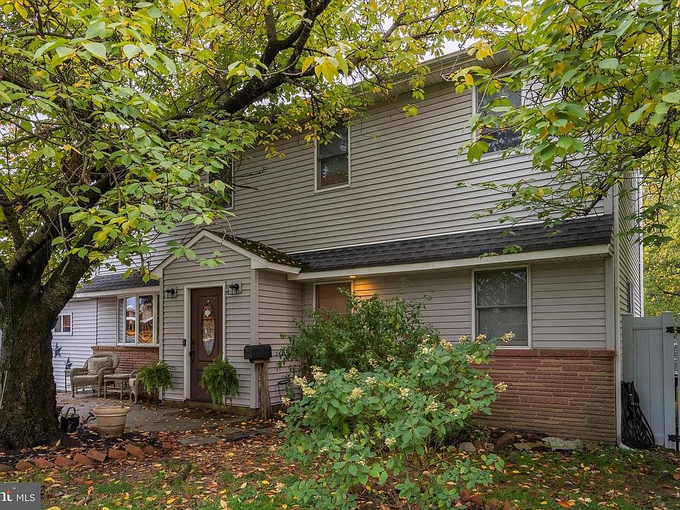 1st image of 51 Rose Ave