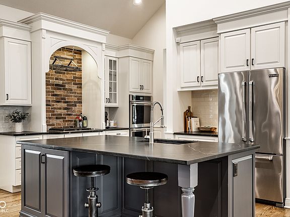 5th image of 2022 Rhettsbury St