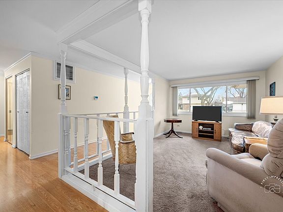 4th image of 631 Venice Ct