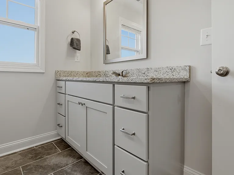 291 Burnside Dr — Photo 37