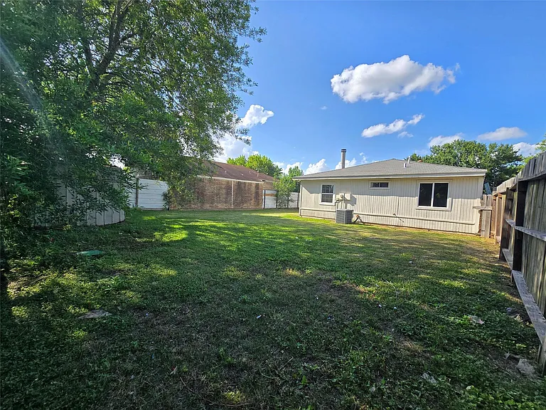 5543 Ambern Dr — Photo 15