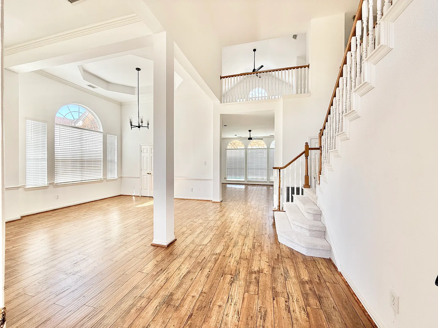 4 bed, 3.5 bath, 3270 sqft, $4,500 — Photo 3