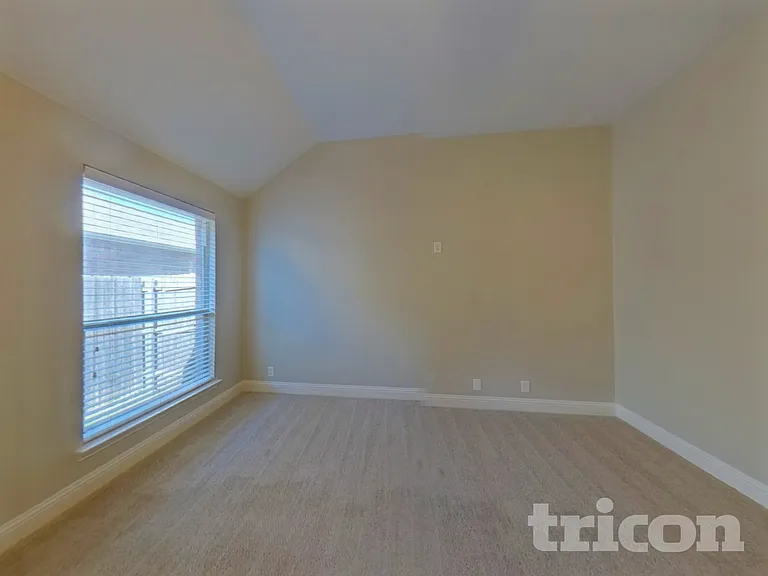 1301 Hearthstone Dr — Photo 7
