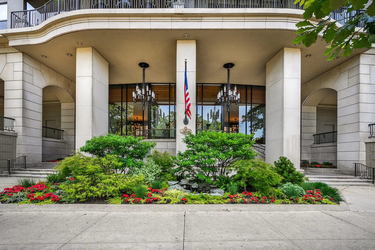 1040 N Lake Shore Dr APT 4A photo 1