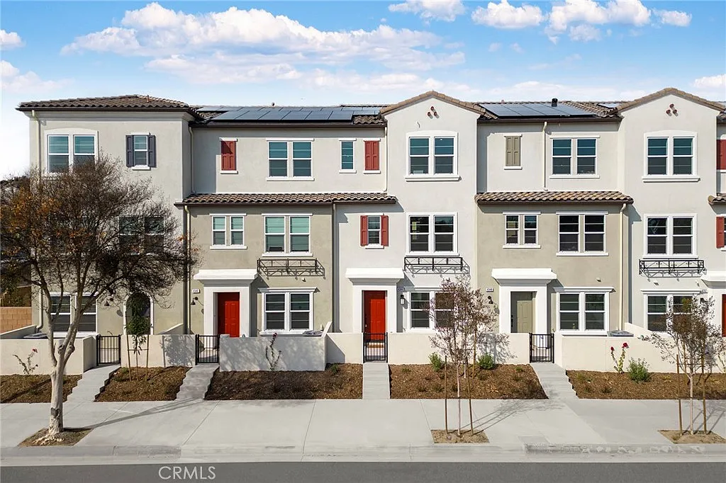 4 bed, 3.5 bath, 1911 sqft, $4,650 — Photo 4