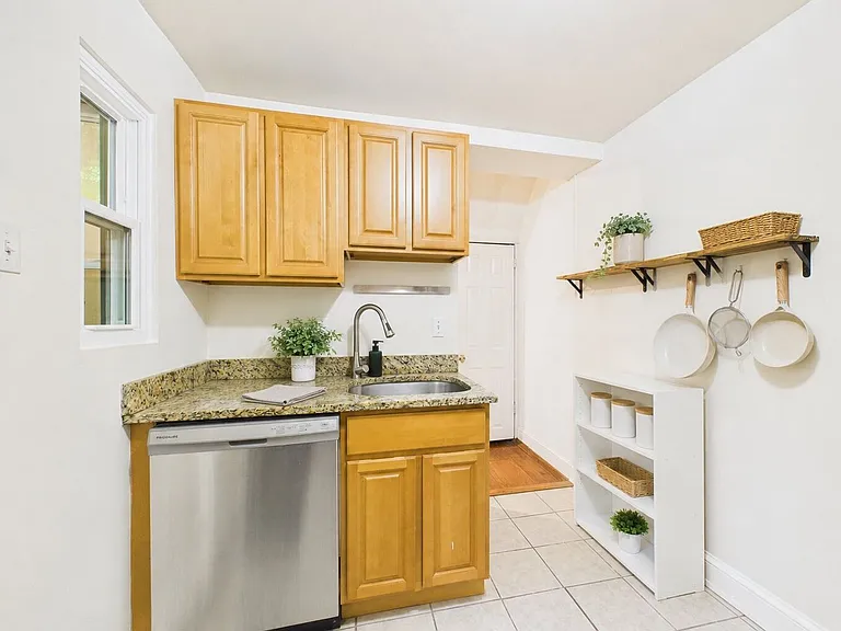 2429 Olive St — Photo 24