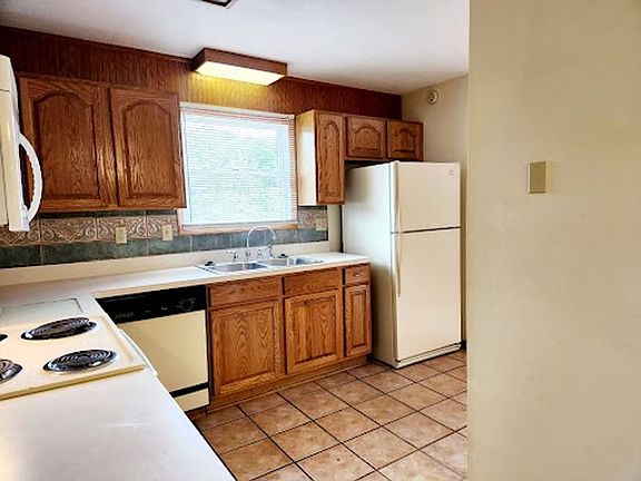 3rd image of 892 Tremont St
