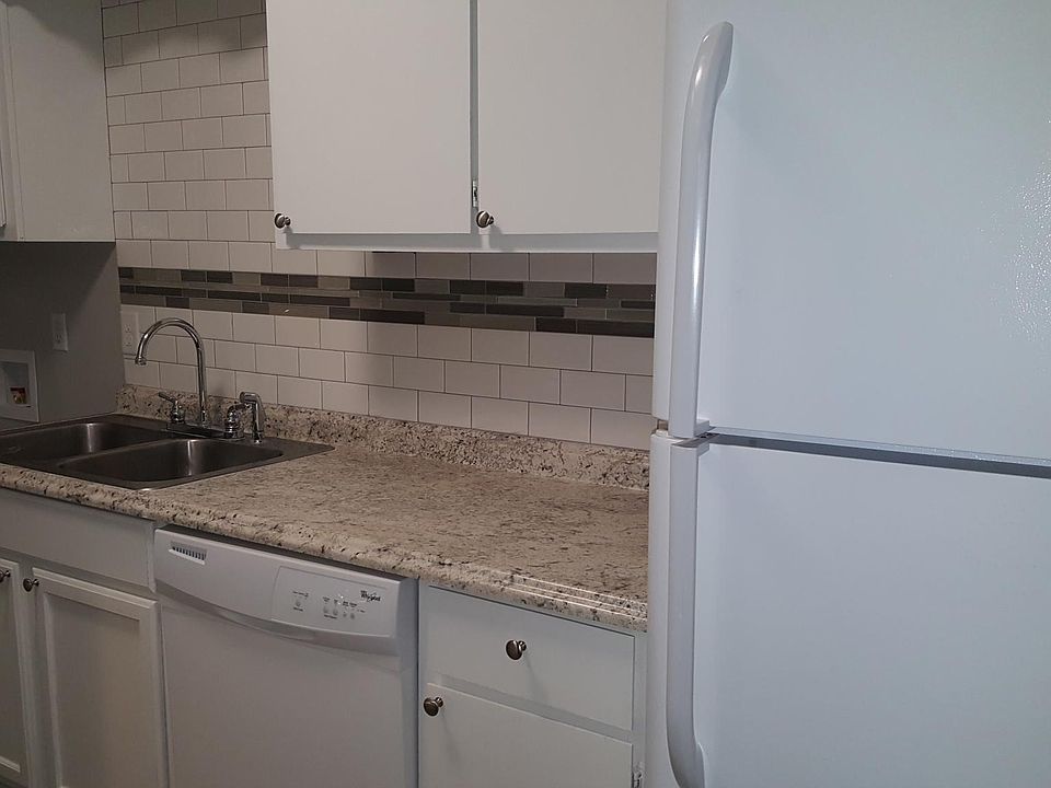 2nd image of 914 W Pine St APT C