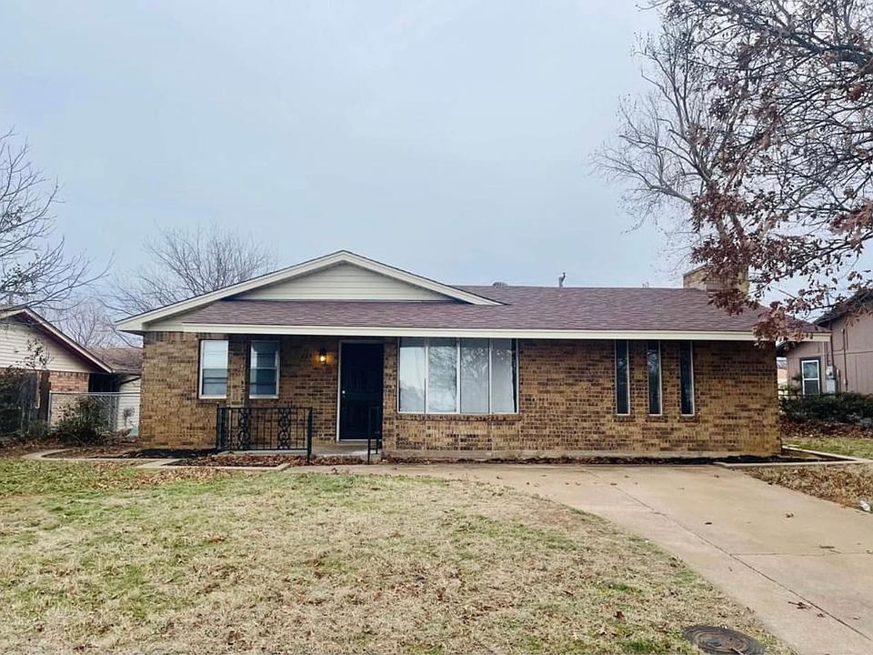 1st image of 225 Loch Lomond Dr